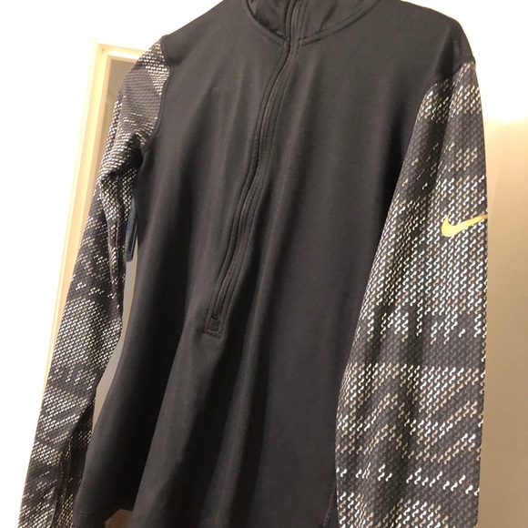 Nike Quarter Zip - Picture 2 of 5